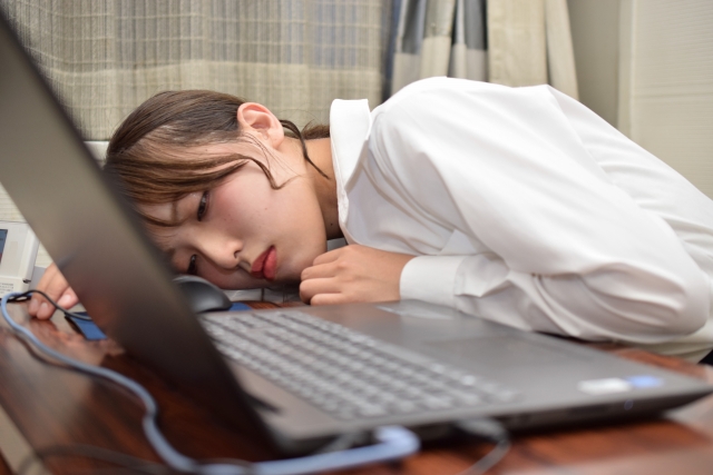 勉強や仕事の時に活用！　昼寝の効果とは？